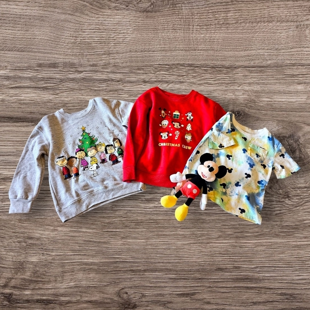 Kids Holiday Sweater/tshirt Bundle ➕️ Free Gift